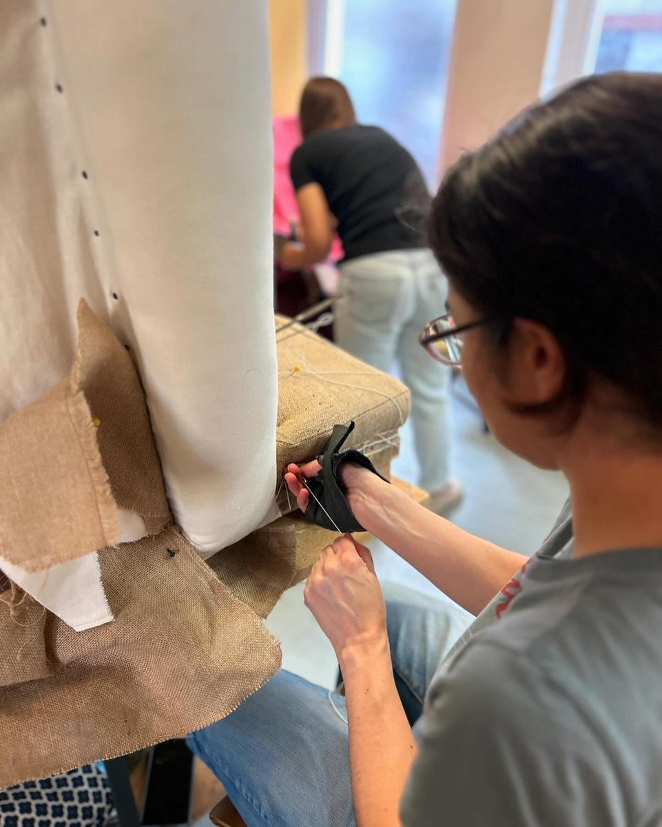 Super Students 🦸

We think all our AMUSF students are superheroes and these Stage 1, 2 and 3 students are all showing here just how super they are 🤩

📸 #ShoreditchDesignRooms

#upholstery #softfurnishings #upholsterycourse #learnupholstery