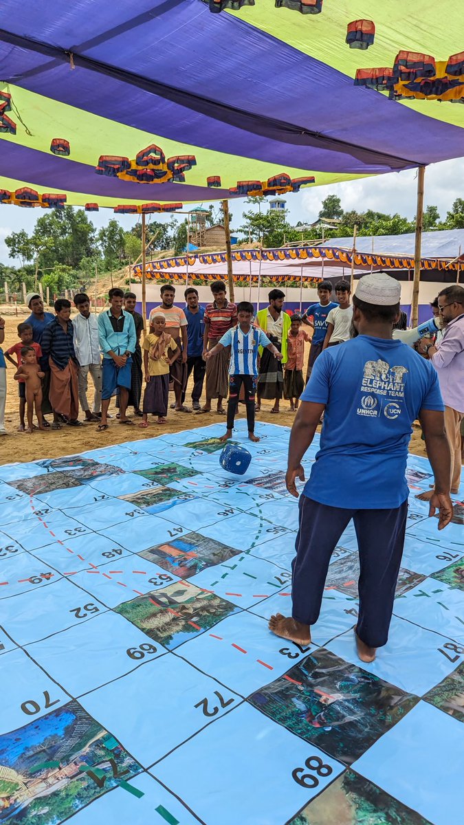 RohingyaResp's tweet photo. On #WorldEnvironmentDay, the Energy &amp; Environment Network, with sectors and agencies, engaged #Rohingya #refugees &amp; 🇧🇩 communities with:

🌳 Tree planting
♻️ Camp cleaning
🎭 Theater, music &amp; poetry on climate change
📢 Rallies, beach cleaning &amp; art contests
🏬Market event in CXB https://t.co/uCHXtoaoUT