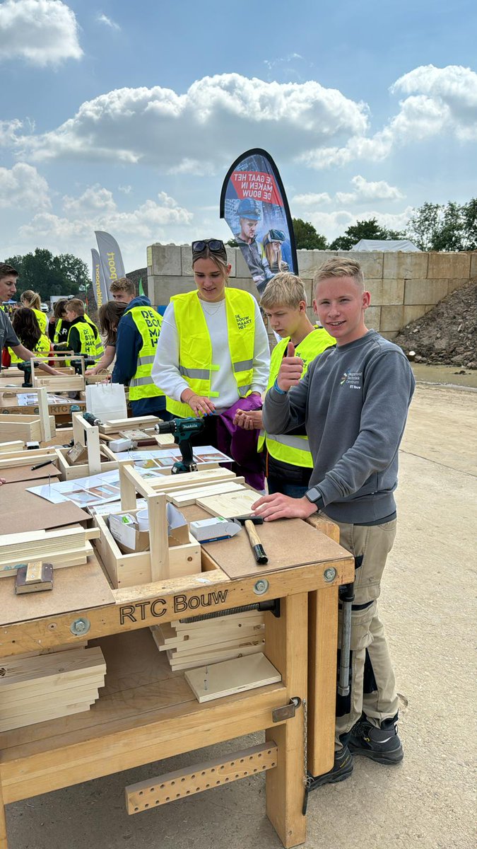 Koninklijke Bouwend Nederland (@bouwendnl) on Twitter photo <a href="/KnipscheerInfra/">Knipscheer Infra BV</a> @BNLnoord Kleine correctie: de foto's uit de eerste tweet zijn niet in Zwolle, maar in Ede. Bij deze de beelden van de Onderwijsdag van de Bouw in Zwolle, bij de stadsdijken. 🤩 #debouwmaakthet <a href="/KnipscheerInfra/">Knipscheer Infra BV</a> @BNLnoord Kleine correctie: de foto's uit de eerste tweet zijn niet in Zwolle, maar in Ede. Bij deze de beelden van de Onderwijsdag van de Bouw in Zwolle, bij de stadsdijken. 🤩 #debouwmaakthet