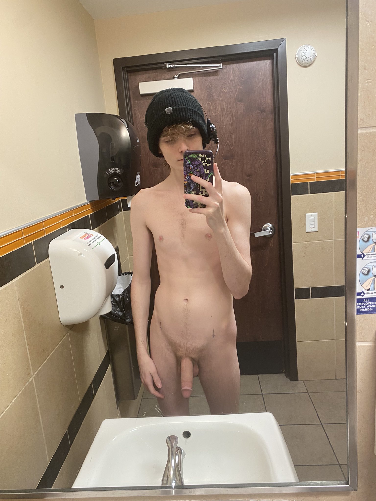 2 pic. i’ll only take ur order if you suck me off https://t.co/SYmvfDLEqU