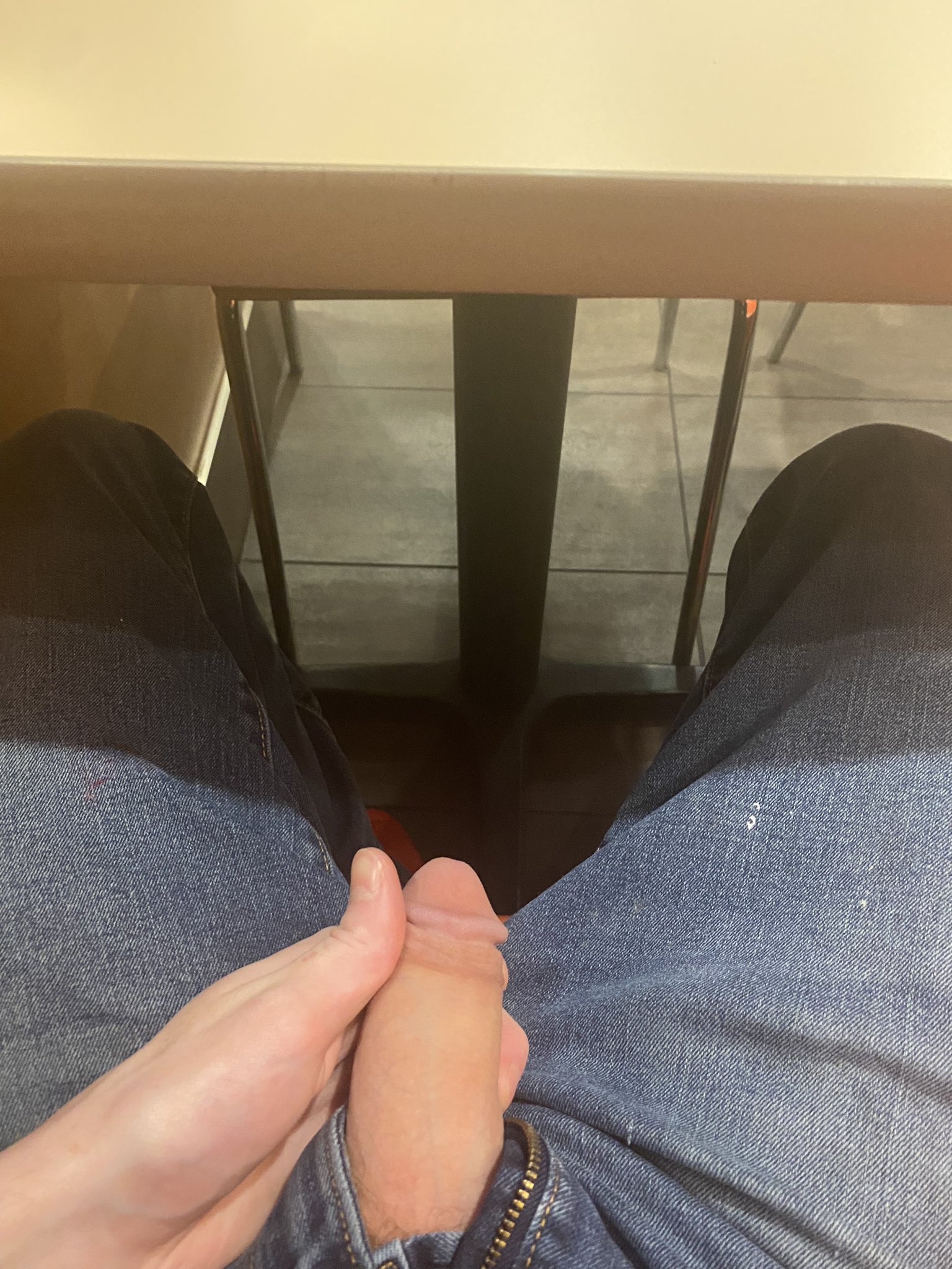 1 pic. i’ll only take ur order if you suck me off https://t.co/SYmvfDLEqU