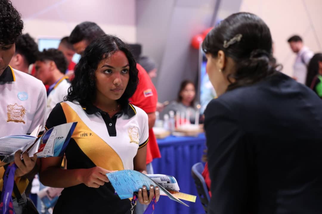 Gabrielasjr's tweet photo. Hoy continúa la Feria de Oportunidades de Estudio SNI en el estado La Guaira.

Joven ven a conocer las ofertas académicas que puedes escoger para desarrollar tu vida profesional. 

Generación Genial para la Venezuela Potencia.

REGÍSTRATE 📲 https://t.co/CthuFAGhh7 https://t.co/W3gBvCfLIh