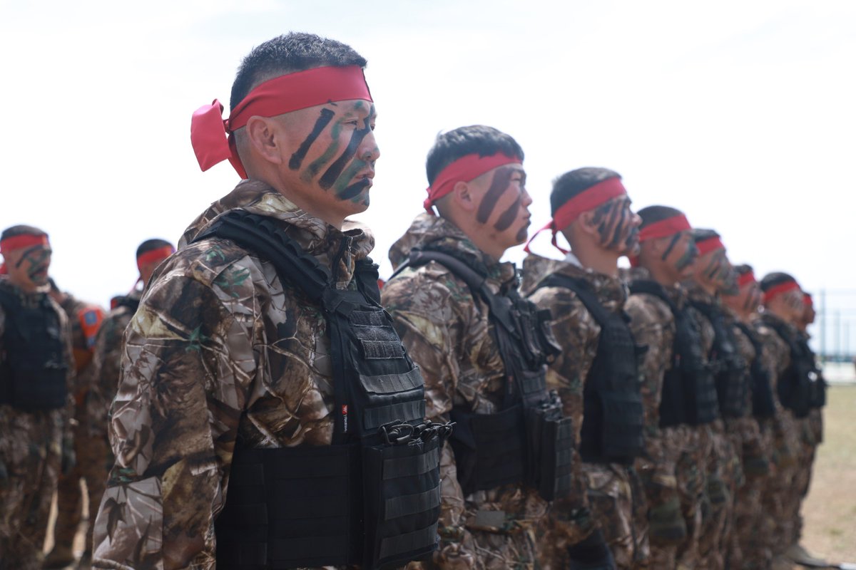 internal_troops's tweet photo. ДОТООДЫН ЦЭРГИЙН БАЙГУУЛЛАГЫН БАГ ТАМИРЧИД “МАРШ-ТУСГАЙ БЭЛТГЭЛИЙН ЦОГЦОЛБОР ТЭМЦЭЭН”-Д МӨНГӨ, ХҮРЭЛ ХОС МЕДАЛИЙГ ХҮРТЭЖ, АМЖИЛТТАЙ ОРОЛЦЛОО https://t.co/1vnQJMJ9Zn