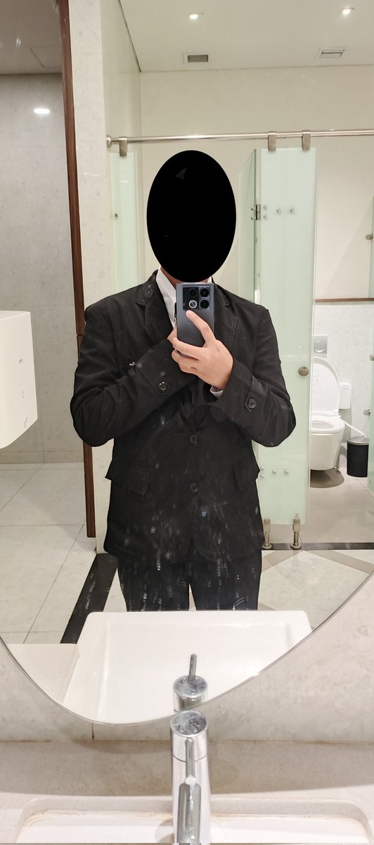 and i just remembered that i took this photo during my graduation ceremony a week ago