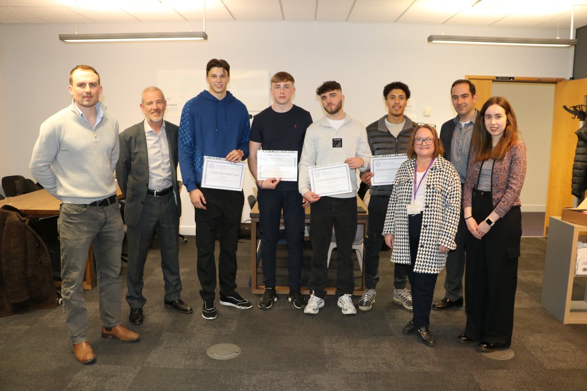 redmaynebentley's tweet photo. The Redmayne Bentley Investment Club, in partnership with @leedsbeckett, provides the opportunity for students to gain exposure to the stock market, and experience what a career within the industry may entail.

Read more 👇

https://t.co/iYXjN9sIf8

#Stockmarket https://t.co/ThANi3hjAH