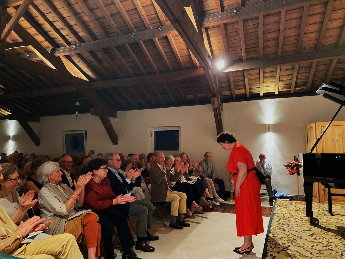 larcisducasse's tweet photo. Récital de la pianiste Dana Ciocarlie, dans le cadre des Grandes Heures de St-Emilion. Un beau moment de partage et d'émotions. https://t.co/1LWkDixRS9