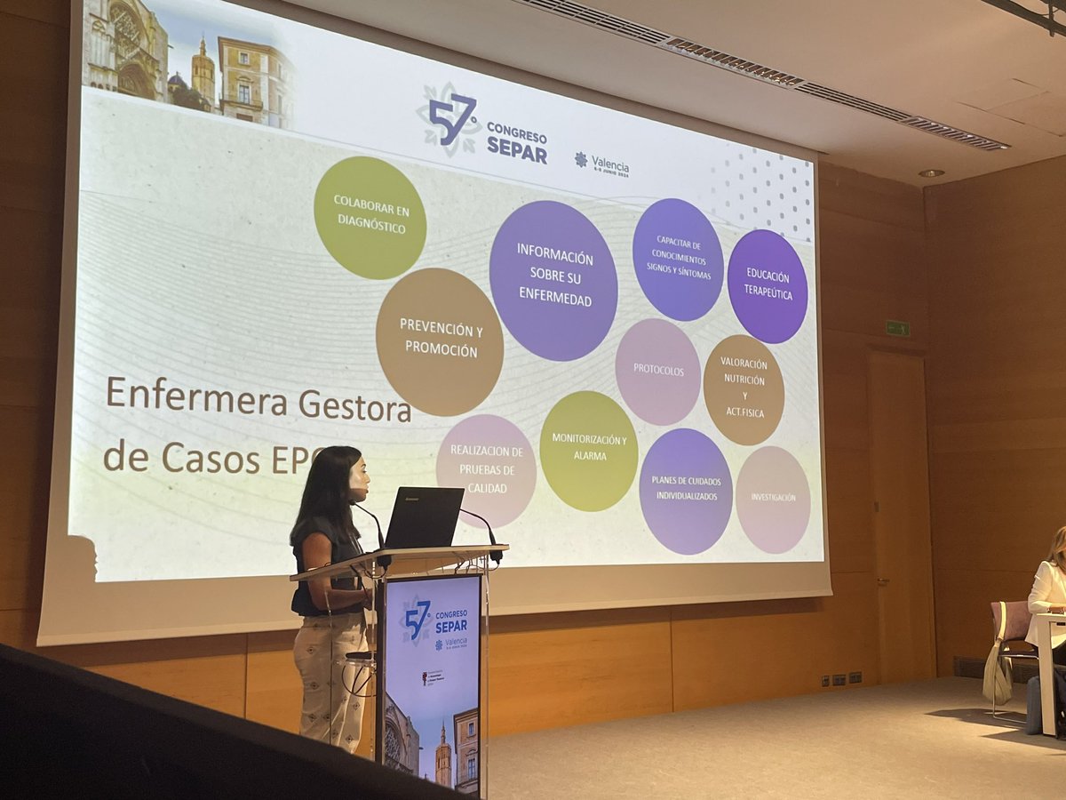 robertocabestre's tweet photo. @EnfermeriaSadar en #57congresoSEPAR Cristina San Gil en la sesión SEPAR Oro con la mejor comunicación de enfermería presentada a este #CongresoSEPAR Felicidades a Cristina y al Servicio de Neumología del Hospital Universitario Royo Villanova. @EnfermeriaSepar @SeparRespira https://t.co/Q7u6FAV8qu