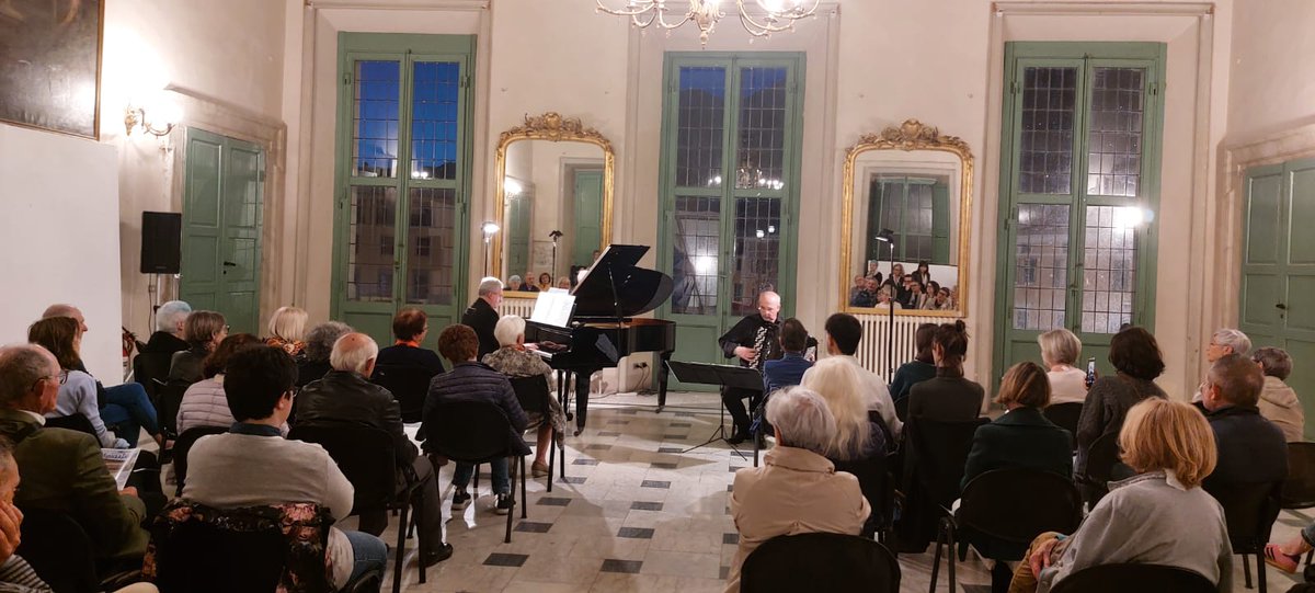 AssMusLaCroma's tweet photo. #MusicaaPalazzo #MaP
#2024 #Rassegna #Concertistica 
I Venerdì musicali del Palazzo Ducale #Massa 
#concerti #live
#SOLDOUT
#SAVETHEDATE #SIGNIT
#pianoforte #arpa #fisarmonica #violoncello #clarinetto #trio #duo #solista #staytuned
#Followus #instagram  #instadaily  #igersversila https://t.co/cbcGngDPlz
