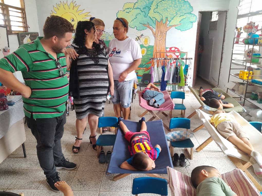 🇨🇺 Acompañado por las autoridades del municipio de #SantoDomingo,Danihz Díaz Pereira vicepresidente de la Comisión de Atención a la Niñez,la Juventud y la igualdad de Derechos de la mujer llegó hasta el poblado de Manacas. 
 #VisitaParlamentariaVC 
#VillaClaraConTodos