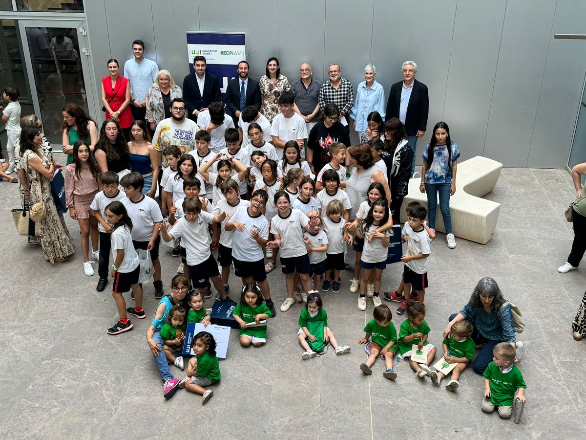 🆕🏆 La Càtedra Reciplasa ha fet el lliurament dels premis del concurs escolar «Què fem amb el fem?».

Enhorabona a tots els premiats! 👏

uji.es/com/noticies/2… <a href="/UJIuniversitat/">Universitat Jaume I</a> <a href="/XCentres/">Centres X Sostenibilitat Castelló</a>