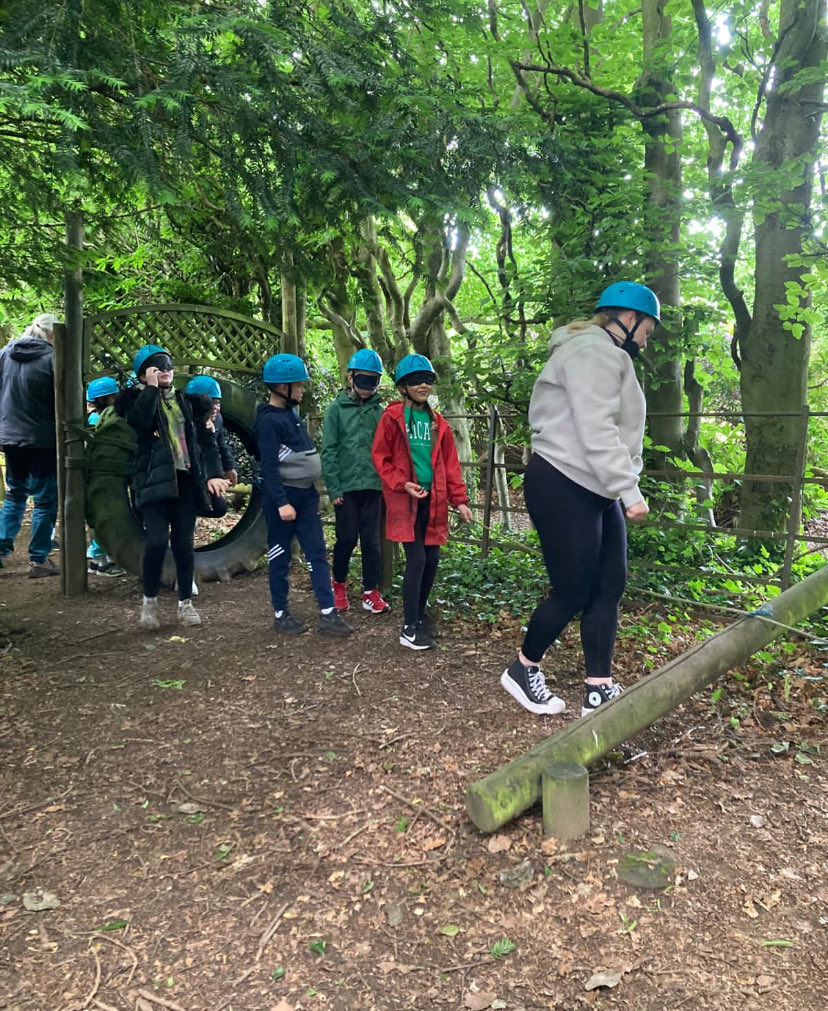 Lakeside_school's tweet photo. Last group for the night line activity - tram@work and good communication. @CliffeHouse #teamwork #goodcommunication https://t.co/LEmqQgkyZr