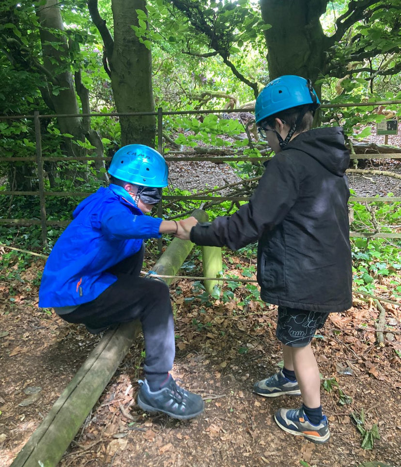 Lakeside_school's tweet photo. Last group for the night line activity - tram@work and good communication. @CliffeHouse #teamwork #goodcommunication https://t.co/LEmqQgkyZr