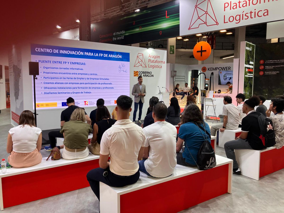 cifpa_aragon's tweet photo. En @SILBarcelona los asesores de @cifpa_aragon, Manuel Alvira y José Luis Calvo, han explicado el trabajo que desarrolla esta entidad integrante de la Red Estatal de Centros de Excelencia en #FP en el sector del #Transporte y #Logística
@todofp @fp_aragon @GobAragon @educaciongob https://t.co/nFfaS3ols4