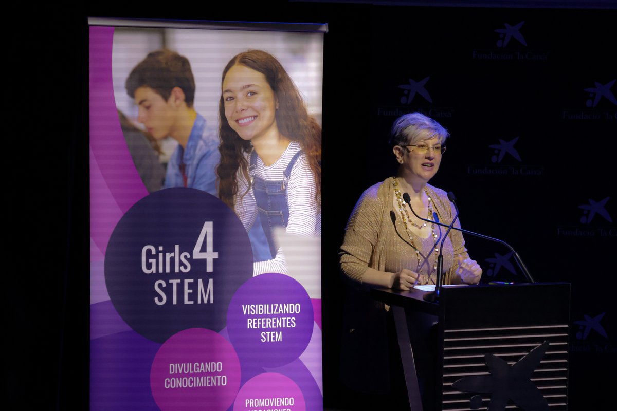 Girls4STEMVLC's tweet photo. - Xaro Benavent García presentant l'esdeveniment
- Silvia Martínez Gallego, Vicerectora d'Igualtat, Diversitat i Polítiques Inclusives de la Universitat de València.
- Silvia Rueda Pascual, fundadora i ambaixadora Girls4STEM
#Girls4STEM #DonesSTEM #MujeresSTEM @ETSEUV @igualtatUV https://t.co/PyJX0Pge3a