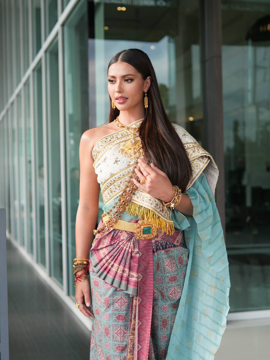 Support Queen Anntonia tweet media