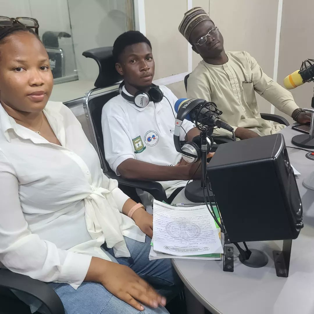 AmrKwasu's tweet photo. As part of our Campus Activation activities, we hosted a live panel discussion on KWASU Radio 103.9 FM. #AMR #KWASU #CampusActivation #PublicHealth #RadioDiscussion https://t.co/ih2jfnZJK7