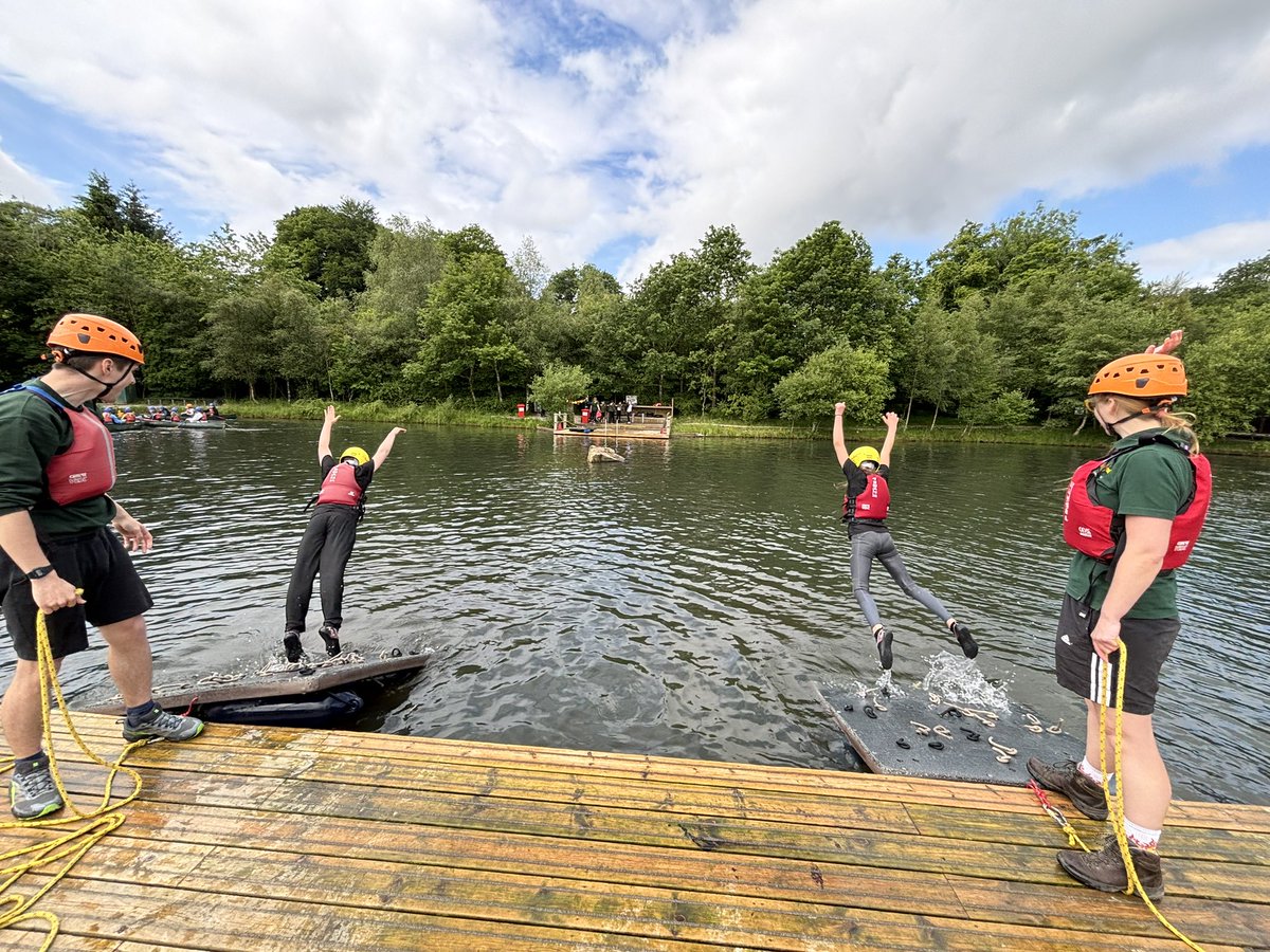 sbps_foxes's tweet photo. Avalanche team enjoyed a belly flop into the lake after their raft building… 💦 https://t.co/RV1T8ufYMi