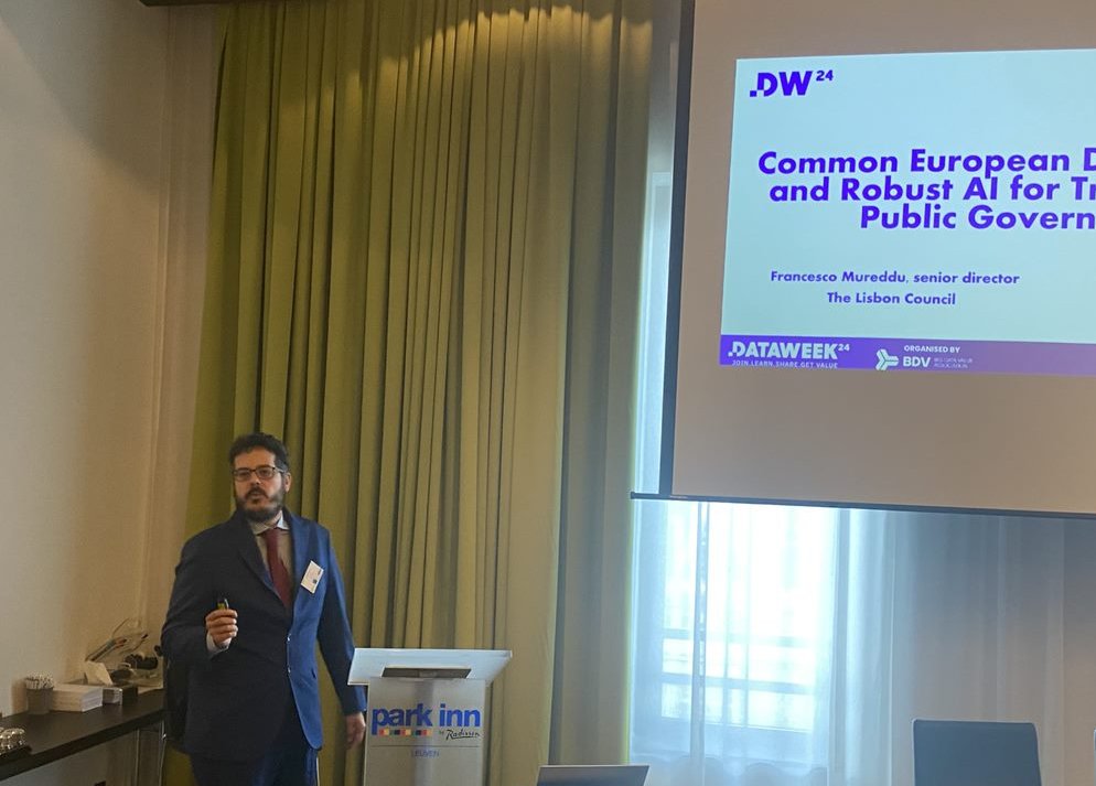 cedar_eu's tweet photo. Some snapshots from the "Data Value creation" session at @BDVA_eu #DataWeek24 🤳 📸
@muredduf, Senior Director at @lisboncouncil, presented @cedar_eu Mission &amp; its technical progress for a successful integration with #CEDS Common European #DataSpaces 🙌
https://t.co/8CJujRb8Lr https://t.co/Q7f06pYJhP