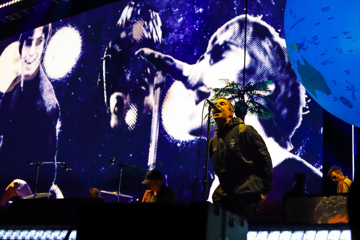Mikegarnell's tweet photo. Here ya go you thirsty bunch. A few from Liam Gallagher performing at The O2 last night.
#liamgallagher #lm30 #dm30 #definitelymaybe #oasis https://t.co/hpSV96a1qe