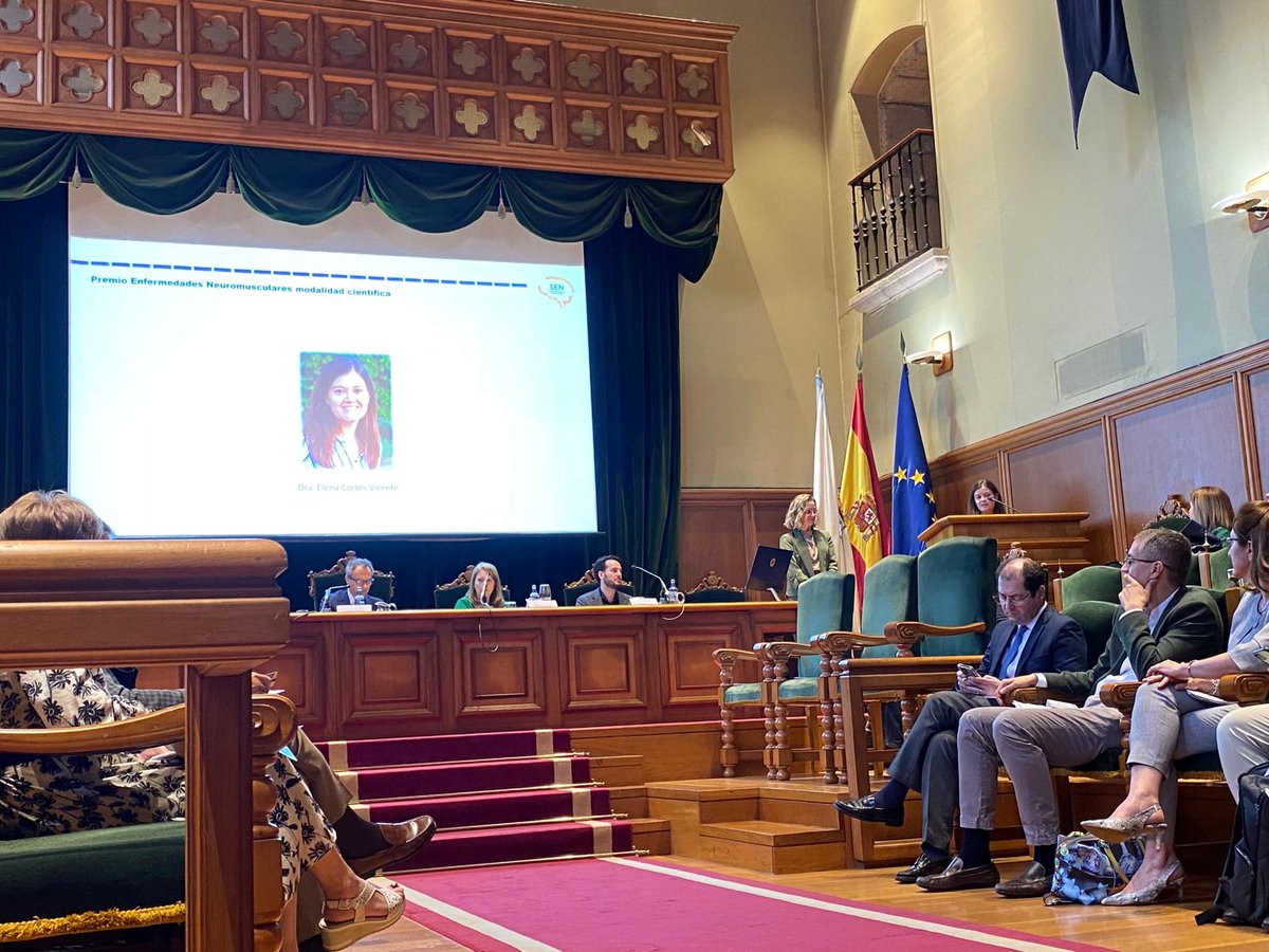 NMDSantPau's tweet photo. 🎖️Ayer contemplábamos orgullosos cómo la Dra Elena Cortés era galardonada en los #PremiosSEN @seneurologia con el Premio Modalidad Científica de la sección de #EnfermedadesNeuromusculares @NeuromusSEN en Santiago de Compostela 🦀, por su labor investigadora en #MiasteniaGravis https://t.co/1LH0VHAaJR