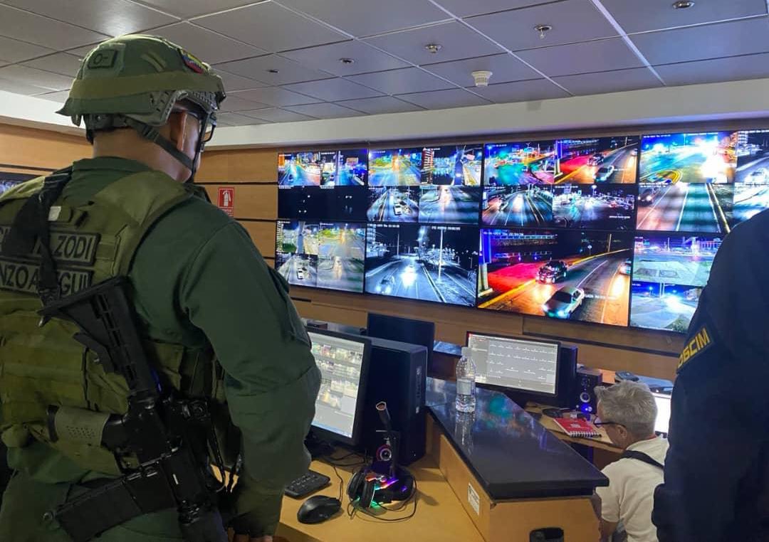 zodi51_anz's tweet photo. 🪖|| Revista nocturna a las instalaciones de la policía Municipal Bolivariana Urbaneja, ubicada en Lechería Edo. Anzoátegui, con la finalidad de constatar el nivel de apresto y actitud combativa durante la prestación de los servicios, y deberes del centinela https://t.co/288TKxGhhY