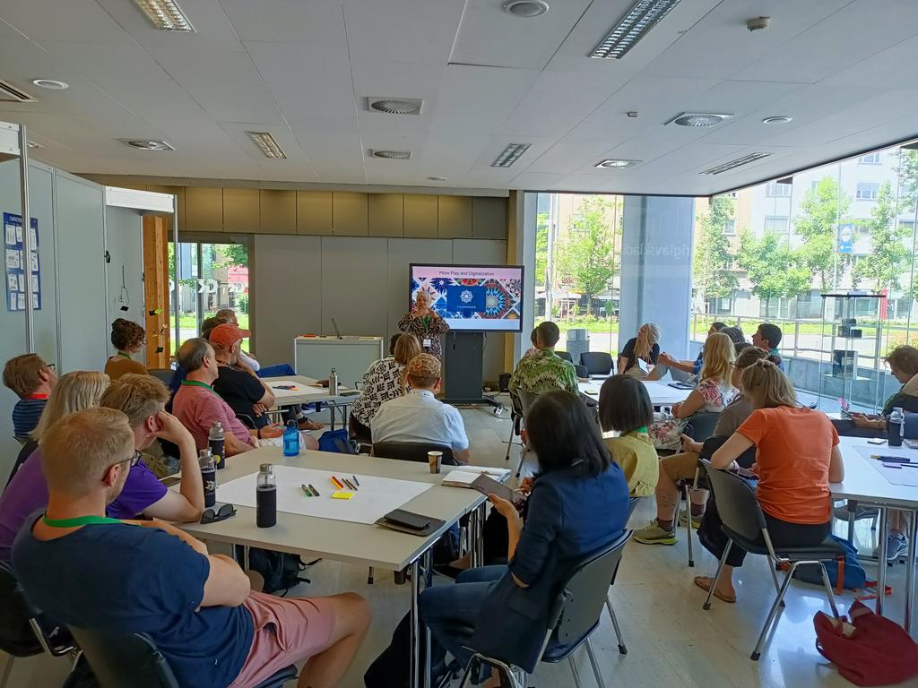 1st workshop ongoing session 'how maker education designers think &amp; work: creative methods&amp; techniques' <a href="/Ecsite/">Ecsite</a> #makerspace #Tinkering #STEAM <a href="/sdk6688/">Samar</a>