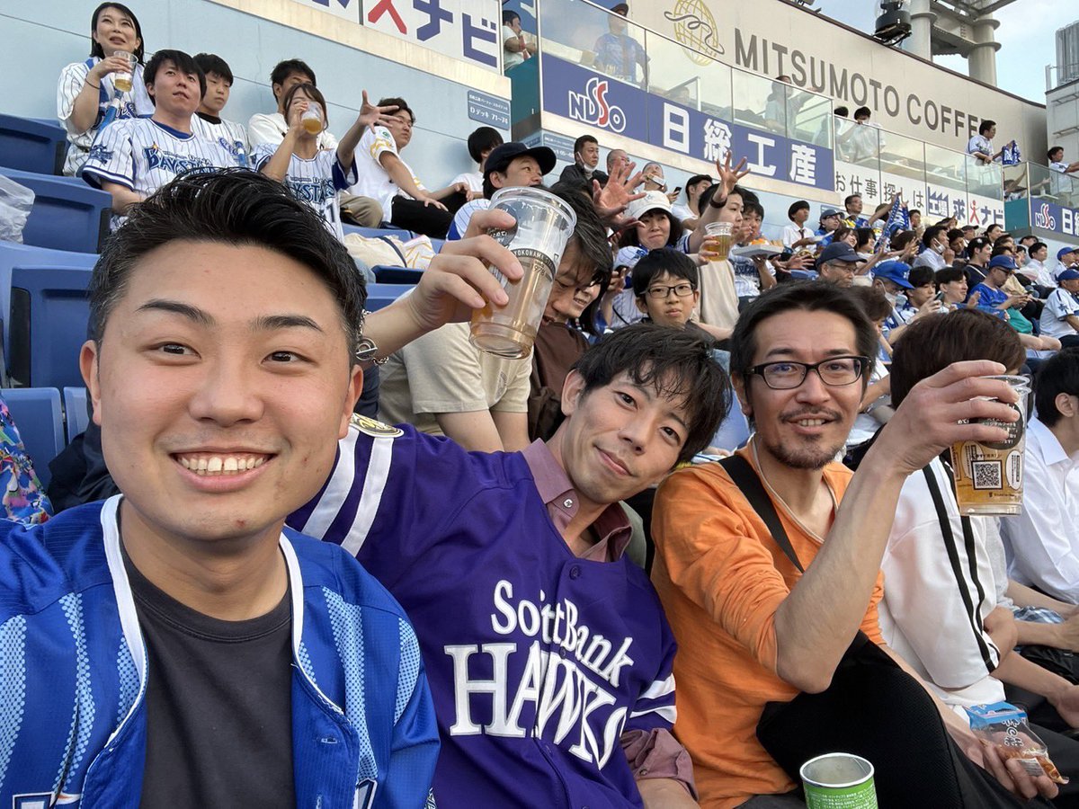 本日はfaithメンバーでホークス対ベイスターズ。
ベイスターズファンの多いfaith。
唯一のfaithでホークスファンのキャプテン。