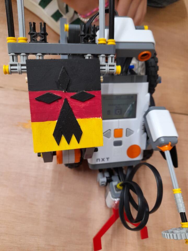 ClgSegalen's tweet photo. Nos élèves English+et leurs correspondants allemands 🇩🇪finissent 1er 🥇du concours international Roborave. 
https://t.co/E2DQM6R5fo
Un prix spécial : délégation européenne 🇪🇺
Toute nos félicitations 👏👏aux élèves et leurs professeurs 
@EUErasmusPlus https://t.co/5sO123U3WH