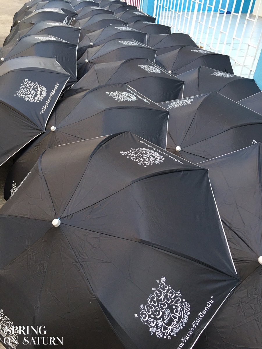 Spring4onsaturn's tweet image. เรียนแจ้งคุณวันเสาร์ค่าา 🪐 เนื่องจากของขวัญตอบแทนโดเนทที่สั่งทำบางส่วนมีขั้นต่ำในการสั่ง ทำให้ตอนนี้มีร่มบางส่วนที่เหลืออยู่ ทางทีมจึงขออนุญาตนำไปบริจาคให้กับคนไร้บ้าน เพื่อให้พวกเขาได้ใช้ประโยชน์ค่ะ ขอขอบคุณคุณวันเสาร์ทุกท่านที่ร่วมโดเนทเข้ามาด้วยนะคะ 💜🙇

#BirthdayOnSaturn