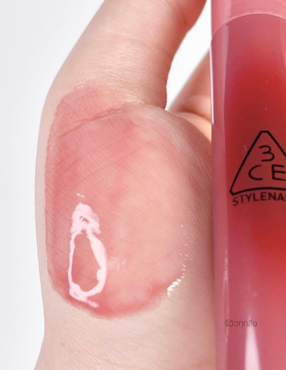 Reviewtooksing1's tweet photo. ลูกรักคนใหม่ ทำดี ทำถึง 🩷
3CE Drop Glow Gel สี Essential

📌พิกัด : https://t.co/0F6DtVyx1f

เป็นชมพูเบจที่สวย จอ สระอึ้ง จึ้งมากก!! ออกโทน mlbb 
เท็กเจอร์มีความเจลลื่นๆไม่หนึบปาก ไม่ทิ้งสเตน ฟีลกลอสทาเอาสนุกๆ เพิ่มความ Juicyให้ปาก 100/10ไปตำ!

#3CE #3cedropglowgel #ของดีบอกต่อ https://t.co/CCMq21GfiQ