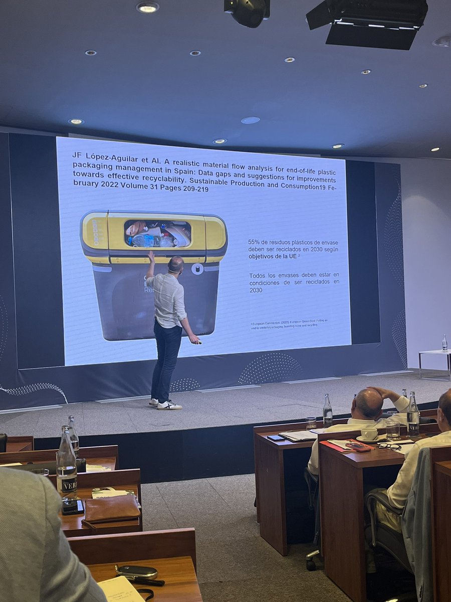 packcluster's tweet photo. @MeteoMauri @Mes_324 @martinafont @CesarValencoso @Kantar @Hispackbcn Celebrem les #PackagingTalks24 amb la presentació sobre la #Circularitat dels #plàstics, amb José F López Aguilar
d’ @oikodesignoffice https://t.co/3uRW2ECKrU