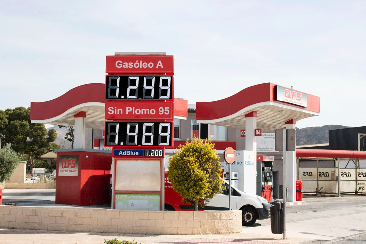 LEDCUMA's tweet photo. 📣 #InstalaciónCUMA - ⛽ 6 precios de combustible #LED CUMA en la @EstacionQFS .

✅Altura dígito · 2 precios de 15 cm y 4 precios de 40 cm
✅LEDs · Blancos ⚪
✅Control automático del brillo
✅Compatibles con múltiples protocolos   

#TheLEDmovement 🌟 https://t.co/lprMzSx5gk
