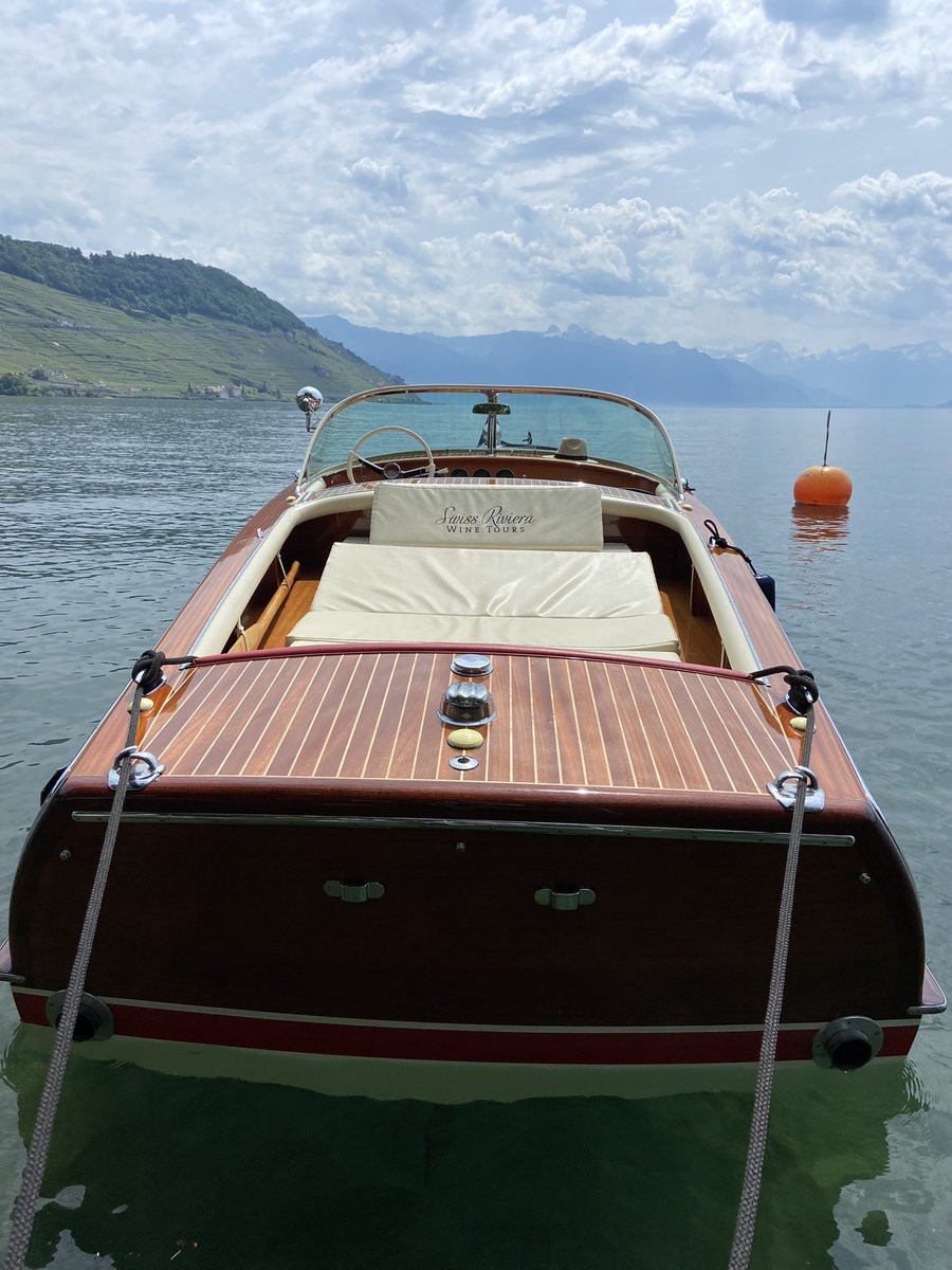 SwissD1VER's tweet image. The Loveboat!

Swiss Riviera Wine Tours in port this fine Friday

In the meantime .. d1ver will keep dreaming #DreamBoat #Cully #Lavaux #Switzerland #Watches🇨🇭🤿
