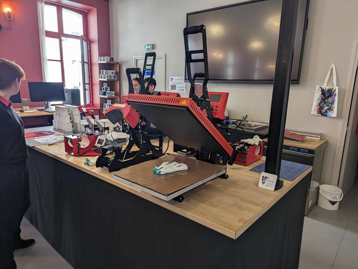 📍 Cambrésis Emploi, à travers son dispositif Proch'Info Formation, était présent à la journée portes ouvertes du Centre EPIDE de Cambrai, ce 07/06/24
🙏 Un grand merci pour cette visite riche d'échanges auprès des formateurs, et des jeunes, mais également ludique et sportive !