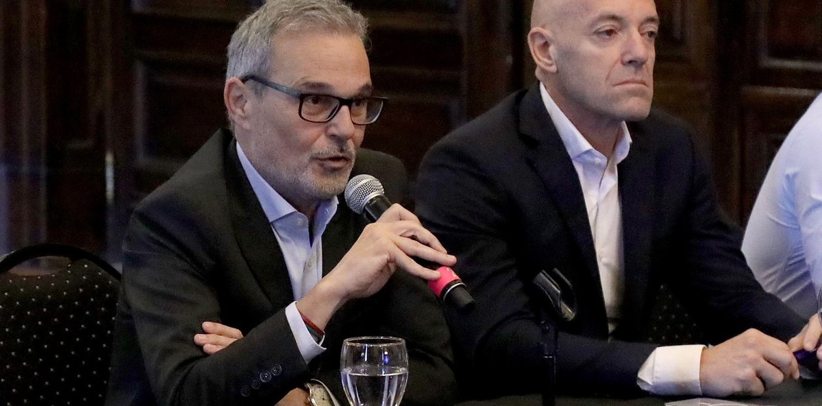 BairesParaTodos's tweet photo. Las internas al rojo vivo: surgieron rumores sobre la salida del ministro de Salud pero el Gobierno dice que “se terminaron los cambios” en el Gabinete
https://t.co/I0kRzLAzk9
#JavierMilei #MarioRusso https://t.co/dV0iZkJFKs