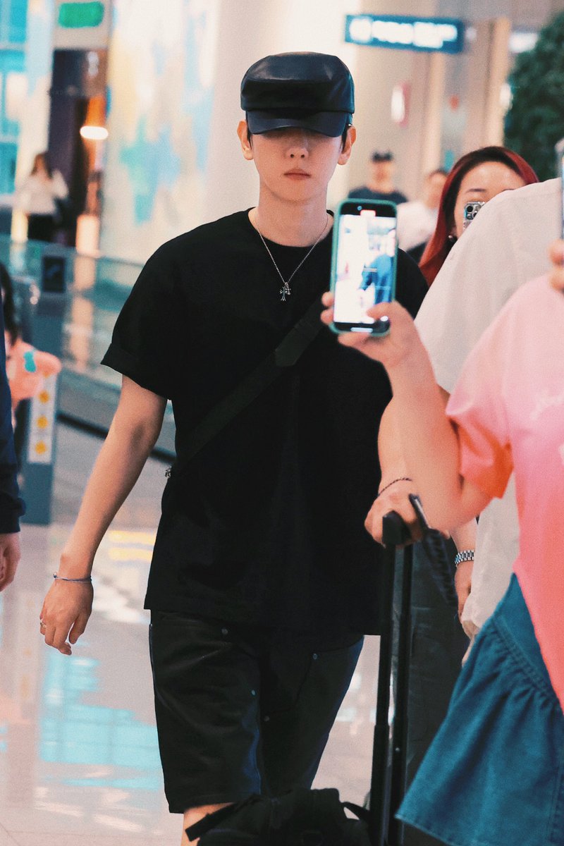 𝐒𝐇𝐀𝐃𝐎𝐖. tweet media