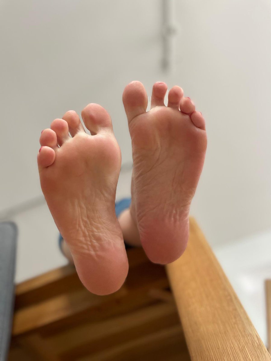 MeganSummer66's tweet photo. Einmal auf die Knie 🧎
Und Abdrücken
Looser - du weißt was zutun ist.
Mach deine Göttin zufrieden 👑
https://t.co/MAapJPcJk0
#findomfeet #FinDom #FindomChat https://t.co/kcf6aM6dpF