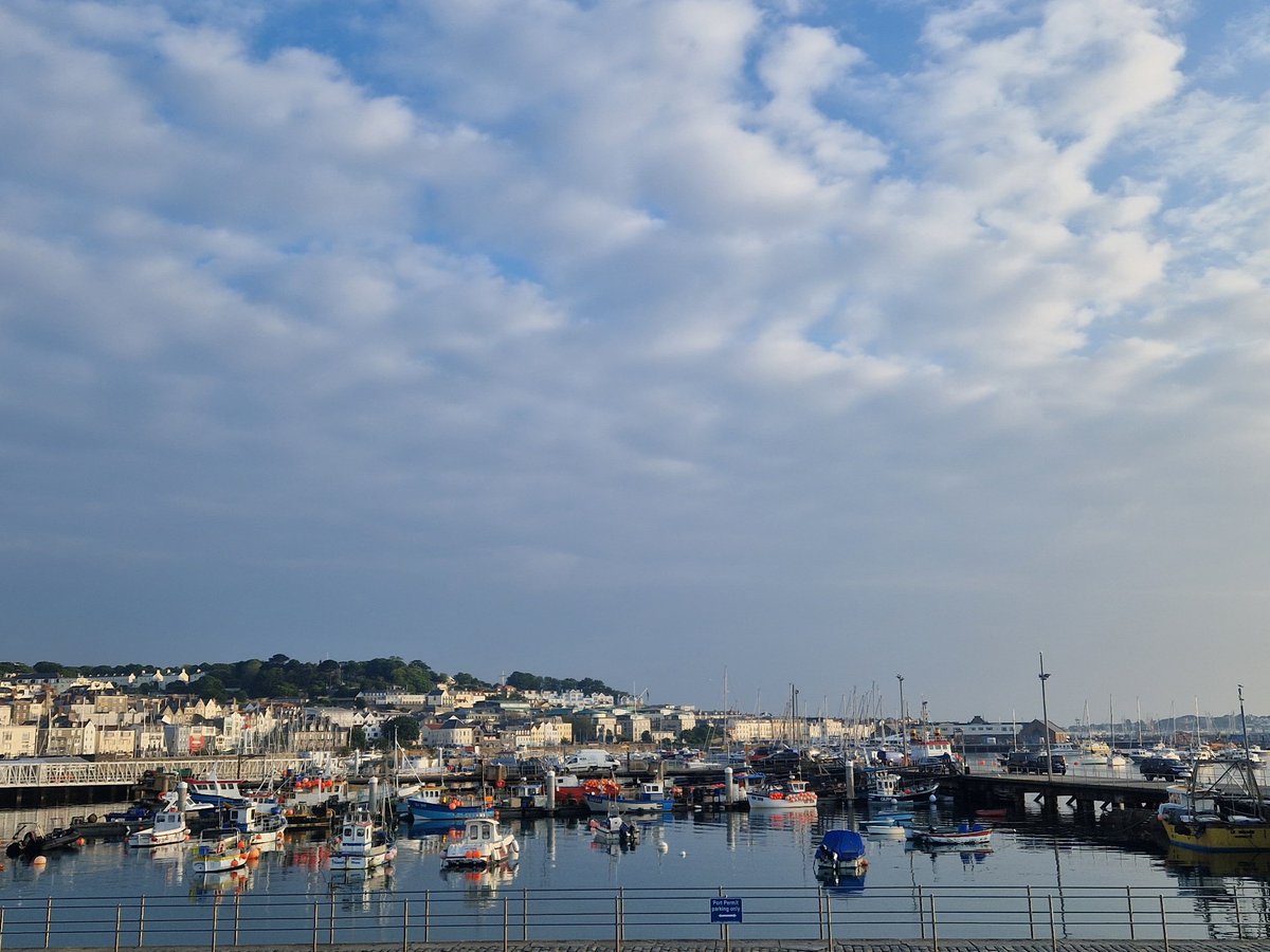 KDeretuerto's tweet photo. Enormous thanks to all our @unisouthampton @SotonAlumni friends and supporters in #Guernsey for making us so welcome. We loved the opportunity to share our medical innovation plans with you. Special thanks for providing the sunshine! 😎 https://t.co/cKaApYSv6l