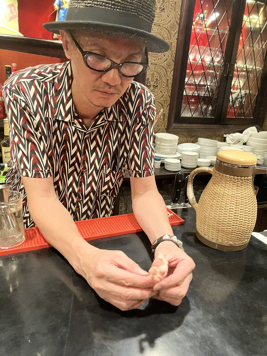slitskuu's tweet photo. ん？
お席ガラガラですよ！
#尾道タコヤキバーSlits https://t.co/y9TifNJb9p