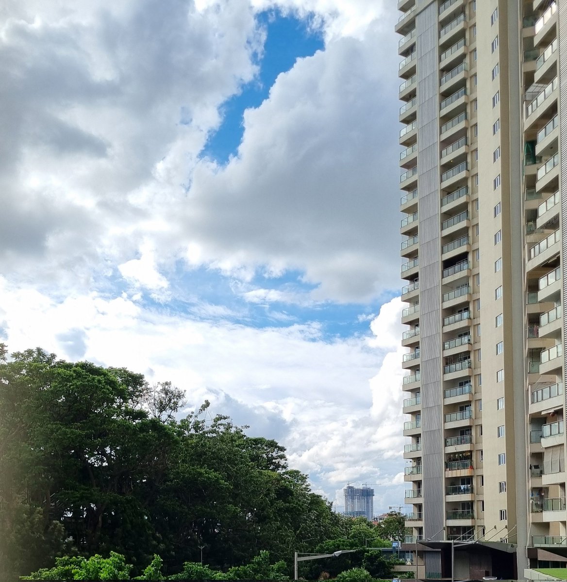 Jyothi_esl's tweet image. #theme_pic_india_cloud 
From my house!