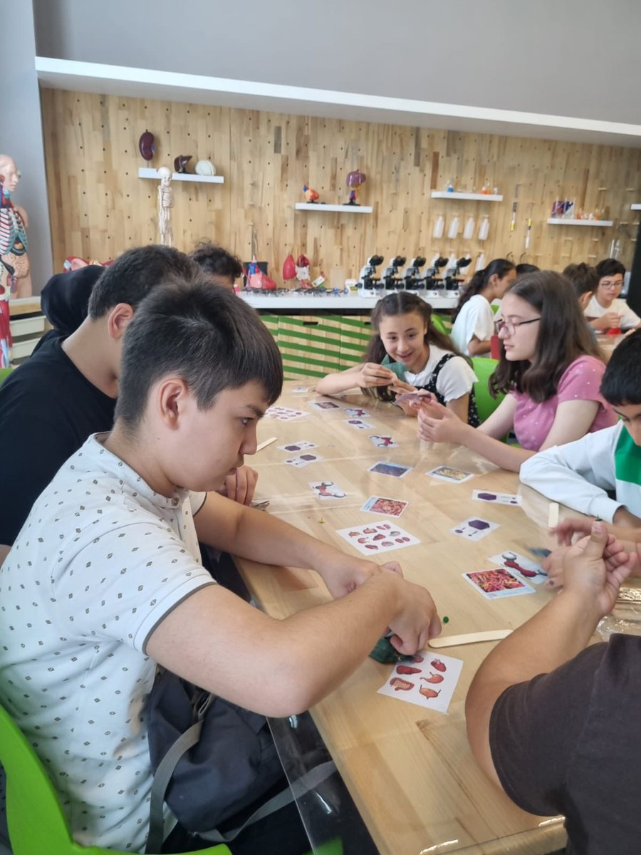 BİLİM MERKEZİNDE ÇEVRE FESTİVALİNE DEVAM!
Çevre bilinci ve sürdürülebilirlik için mekanik kolla çöpleri topladık, kendi rüzgar güllerimizi tasarladık 🚮 💨 🌍