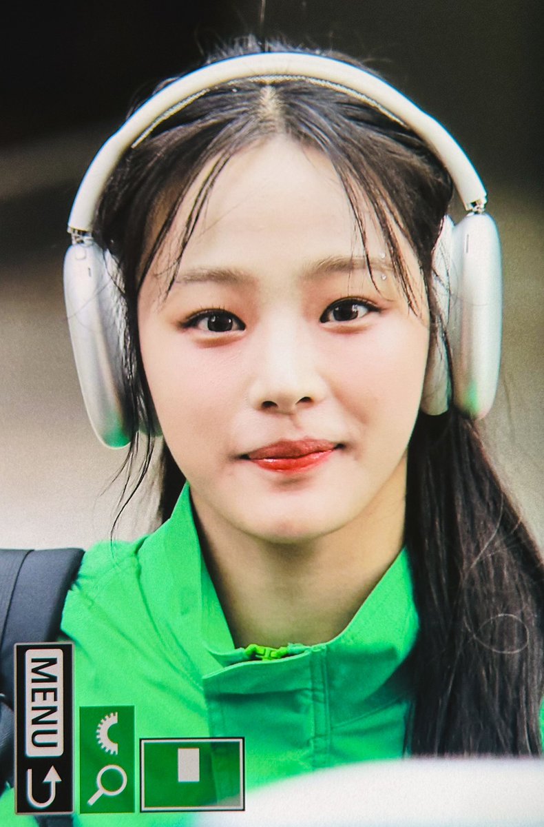 Bleu_0507's tweet photo. 240607 뮤직뱅크 퇴근

입꼬리 너무 기얍네 ! 🥰🥰

민지 뉴진스 minji newjeans https://t.co/O4F8AfILjg