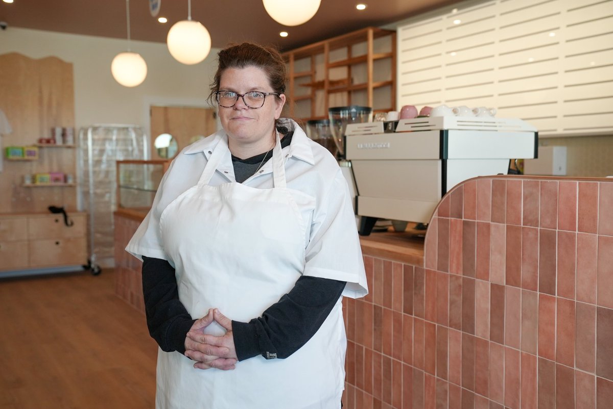 JeanneCBC's tweet photo. Thanks to Melissa Heagney for sharing her story with me. She was the first resident to move into 12 Neighbours two years ago. She just graduated from a cooking program at NBCC and had her first shift at Neighbourly Coffee.

(Photo credit: Mike Heenan) https://t.co/Lj17z5vFAW