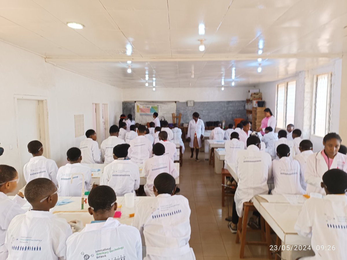 GloryEMbah1's tweet photo. Just ended the 2nd phase of the African Schools #outreach session in Cameroon. It was a beautiful experience. We will keep #InspiringFutureScientists coz we love what we do! @IntVetVaccNet @estherkanduma @AfolayanFunmila https://t.co/cQQCEFX173