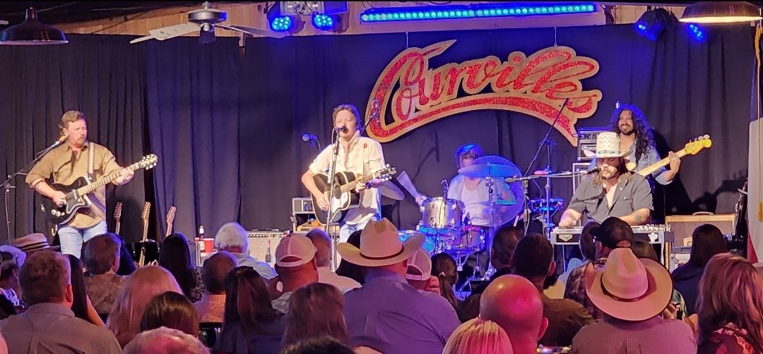 blakehopper's tweet image. Silverada at Courville&apos;s 🤠 Like seeing the Beatles at the Cavern Club @silveradamusic
