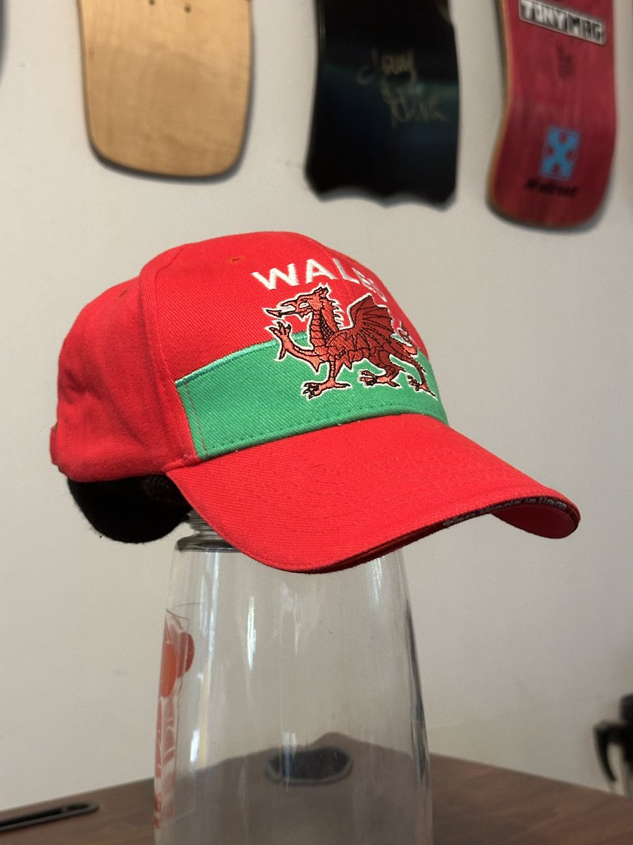 BrokenTreeDist's tweet image. Selling my Dad’s Vintage Cap Collection. Take a look. New Hats added everyday. depop.com/brokentree #VintageCaps #VintageHats #VintageSnapbacks