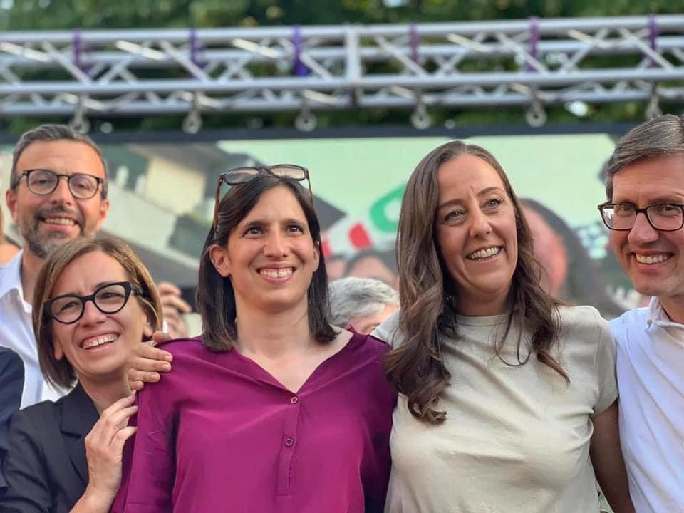 MonicaMarini_fi's tweet photo. Che carica! Concludiamo la campagna per europee e amministrative con Elly Schlein, Sara Funaro e tutti i nostri candidati in una piazza gremita. Sabato e domenica votiamo Partito Democratico e centrosinistra! Avanti!
@pdnetwork @PdToscana @PDFirenzeMet @ellyesse @sarafunaro https://t.co/AcF0ghDrzR