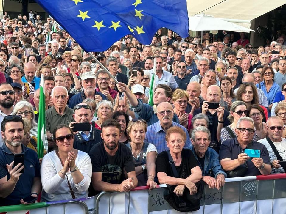 Che carica! Concludiamo la campagna per europee e amministrative con Elly Schlein, Sara Funaro e tutti i nostri candidati in una piazza gremita. Sabato e domenica votiamo Partito Democratico e centrosinistra! Avanti!
<a href="/pdnetwork/">Partito Democratico 🇮🇹 🇪🇺</a> <a href="/PdToscana/">PD Toscana</a> <a href="/PDFirenzeMet/">PD Metropolitano Firenze</a> <a href="/ellyesse/">Elly Schlein</a> <a href="/sarafunaro/">Sara Funaro</a>