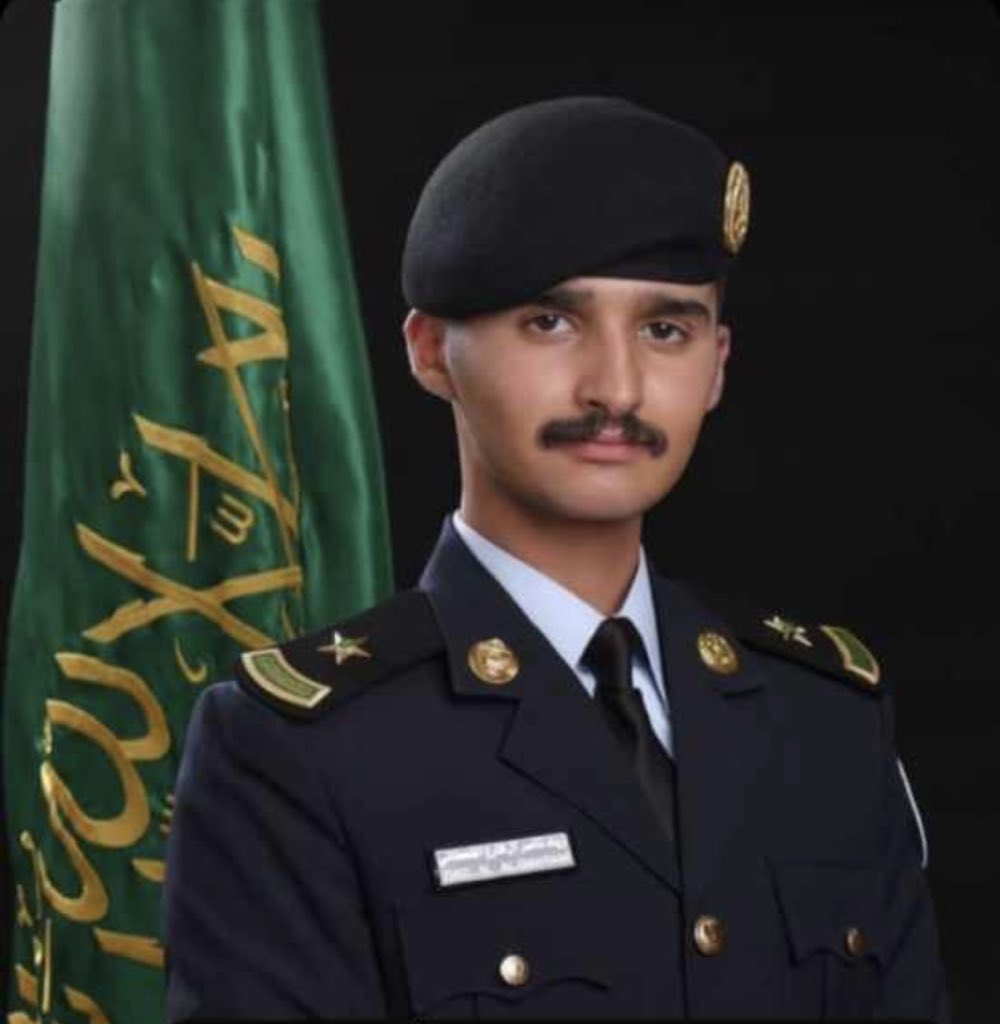 Al_m3mer's tweet photo. ..

                                نبارك للملازم
                زياد بن ناصر بن عبدالله آل فارع 
        بمناسبة تخرجة من كلية الملك فهد الأمنية 
                 سائلين الله له التوفيق والسداد https://t.co/y0rkgPAbdx