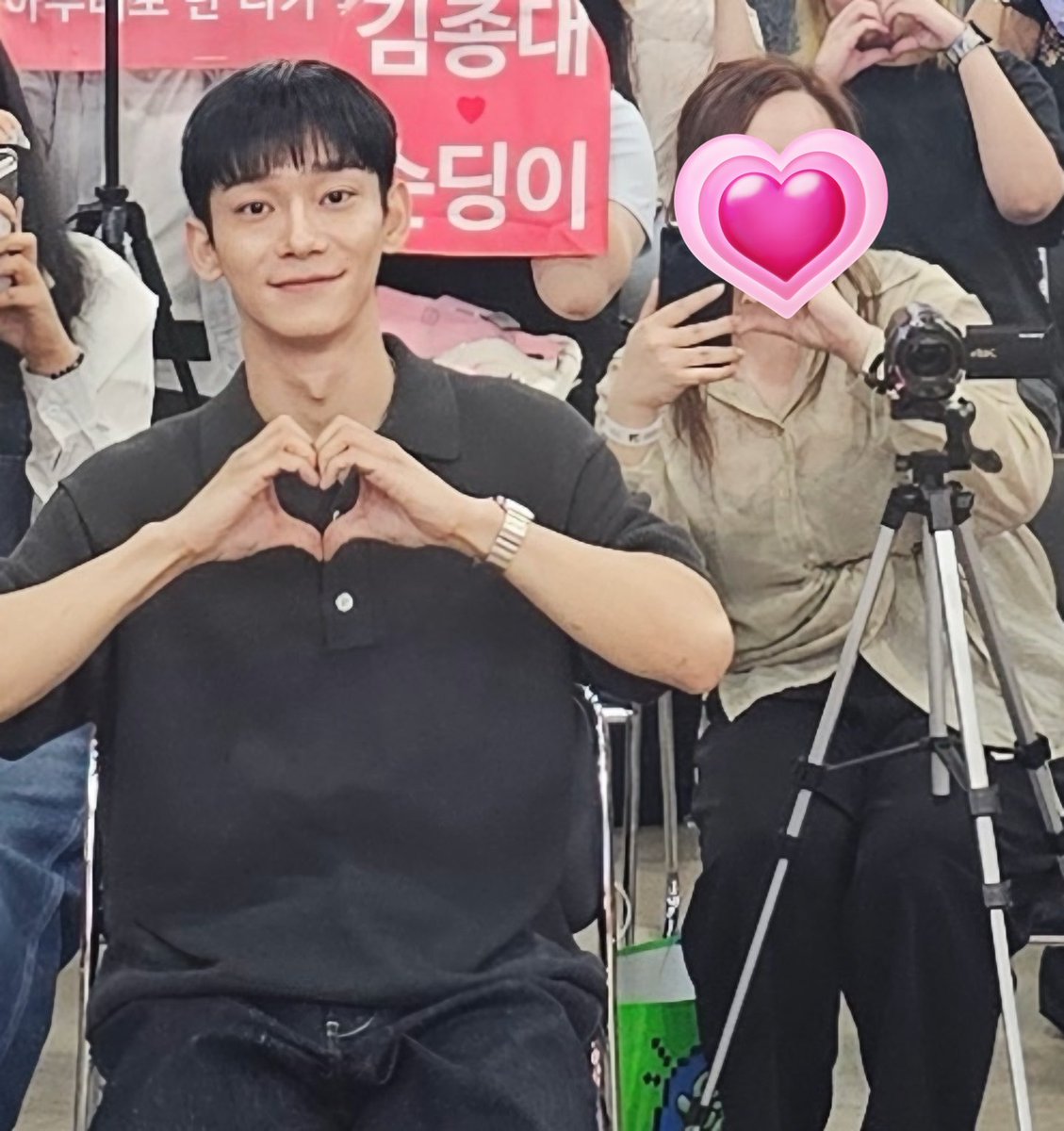 exo_chenchen__'s tweet photo. 20240606 메이크스타 팬싸인회

영원히 사랑해요 김종대😭😭😭 https://t.co/PTD4L6reah
